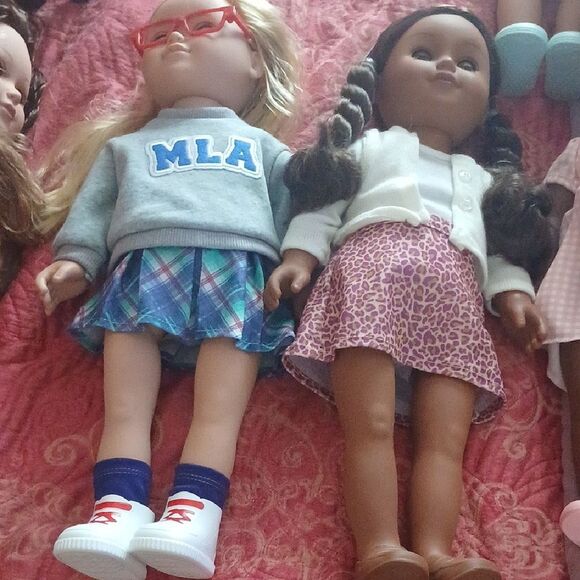 Fashionable Doll Set with Blue and Pink Outfits - Picture 1 of 7